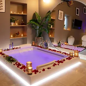 Love hôtel Aix Romantique, Vrai Jaccuzzi 2 Personnes, Aix-en-Provence